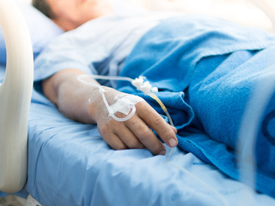 Person im Krankenbett